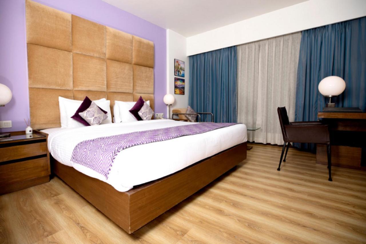 Yogi Executive, Navi Mumbai Hotel Eksteriør billede