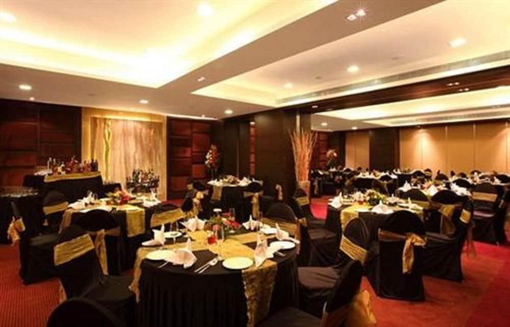 Yogi Executive, Navi Mumbai Hotel Eksteriør billede