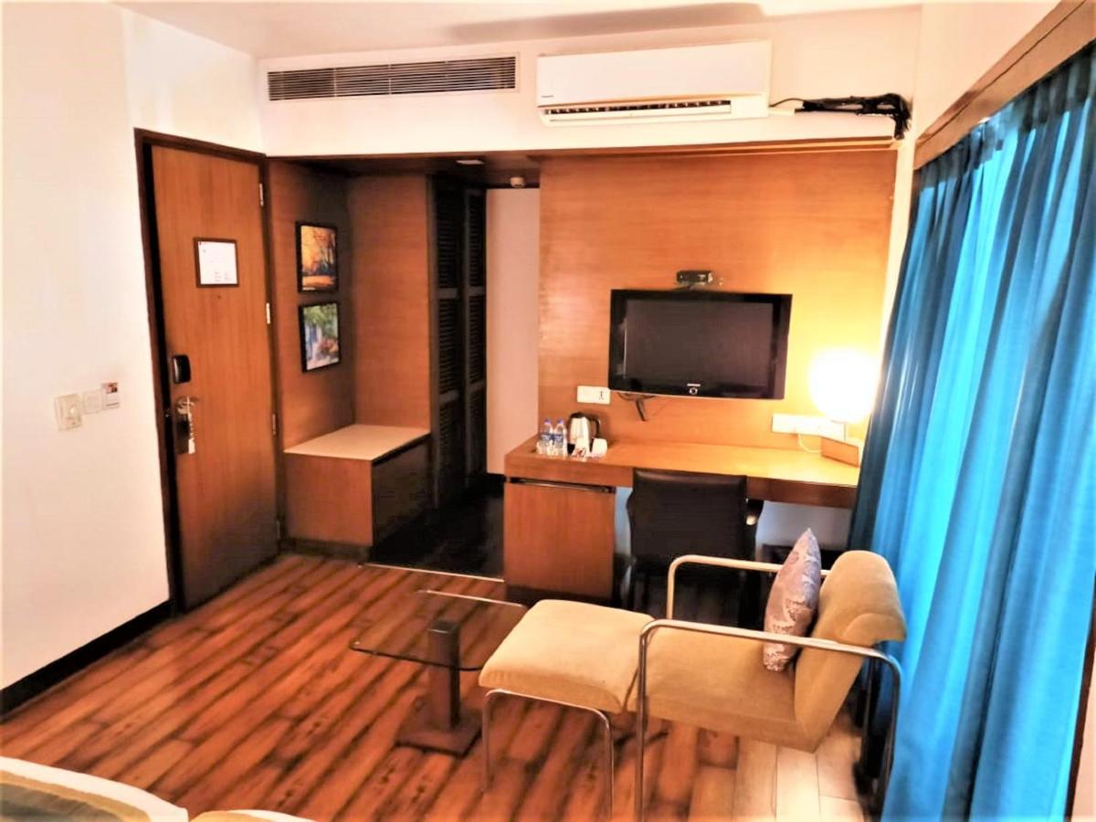 Yogi Executive, Navi Mumbai Hotel Eksteriør billede
