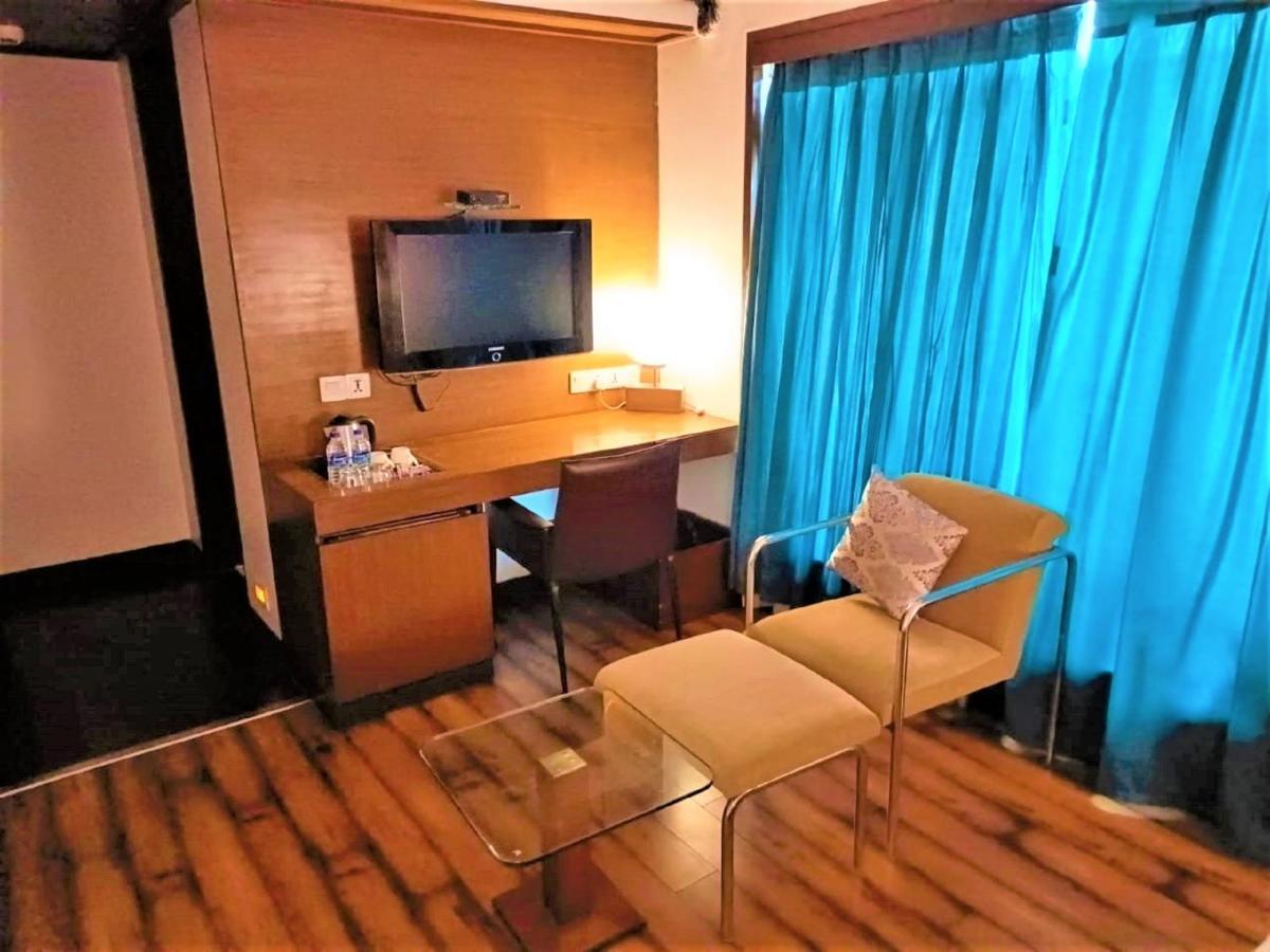 Yogi Executive, Navi Mumbai Hotel Eksteriør billede