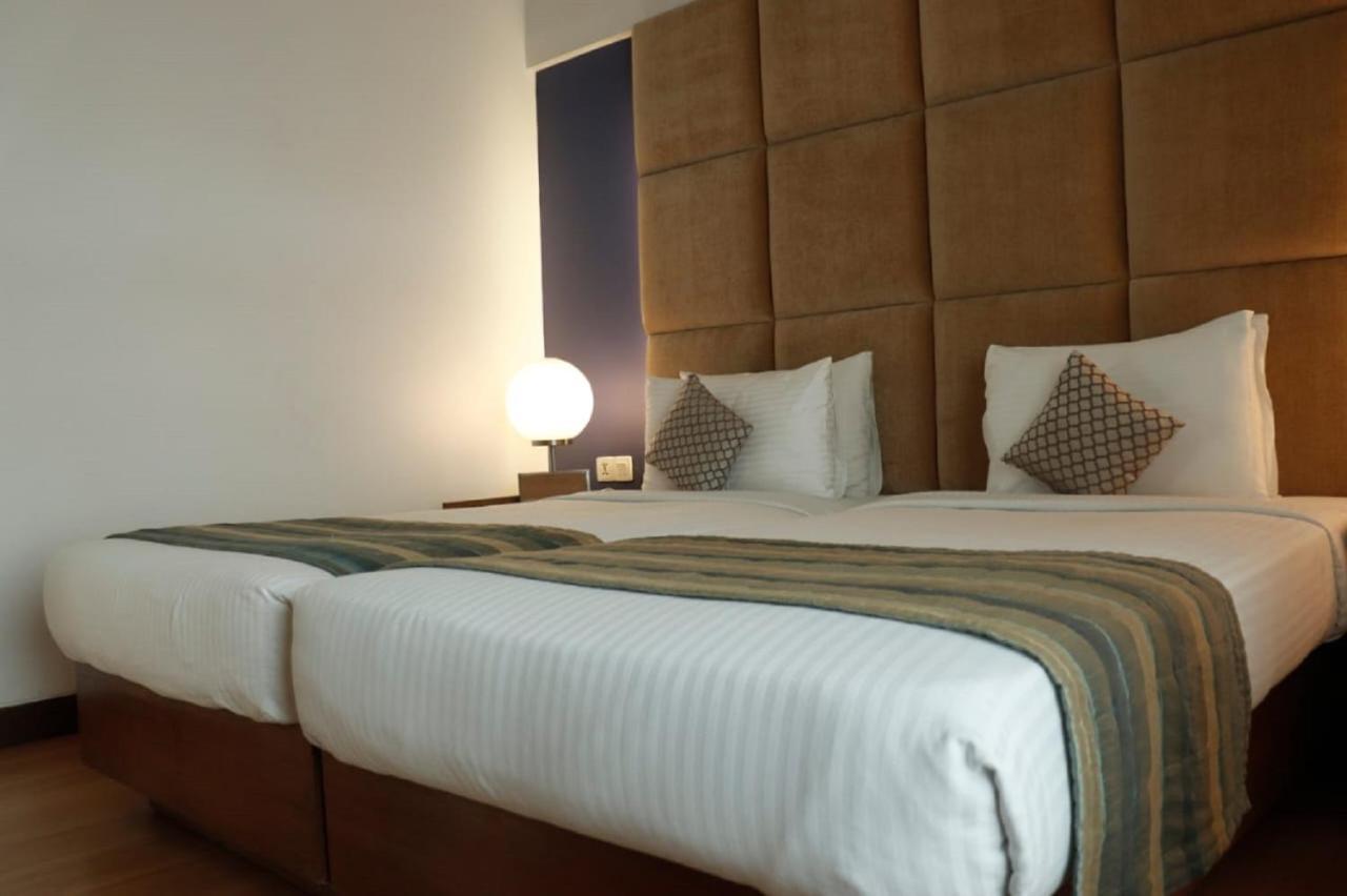 Yogi Executive, Navi Mumbai Hotel Eksteriør billede