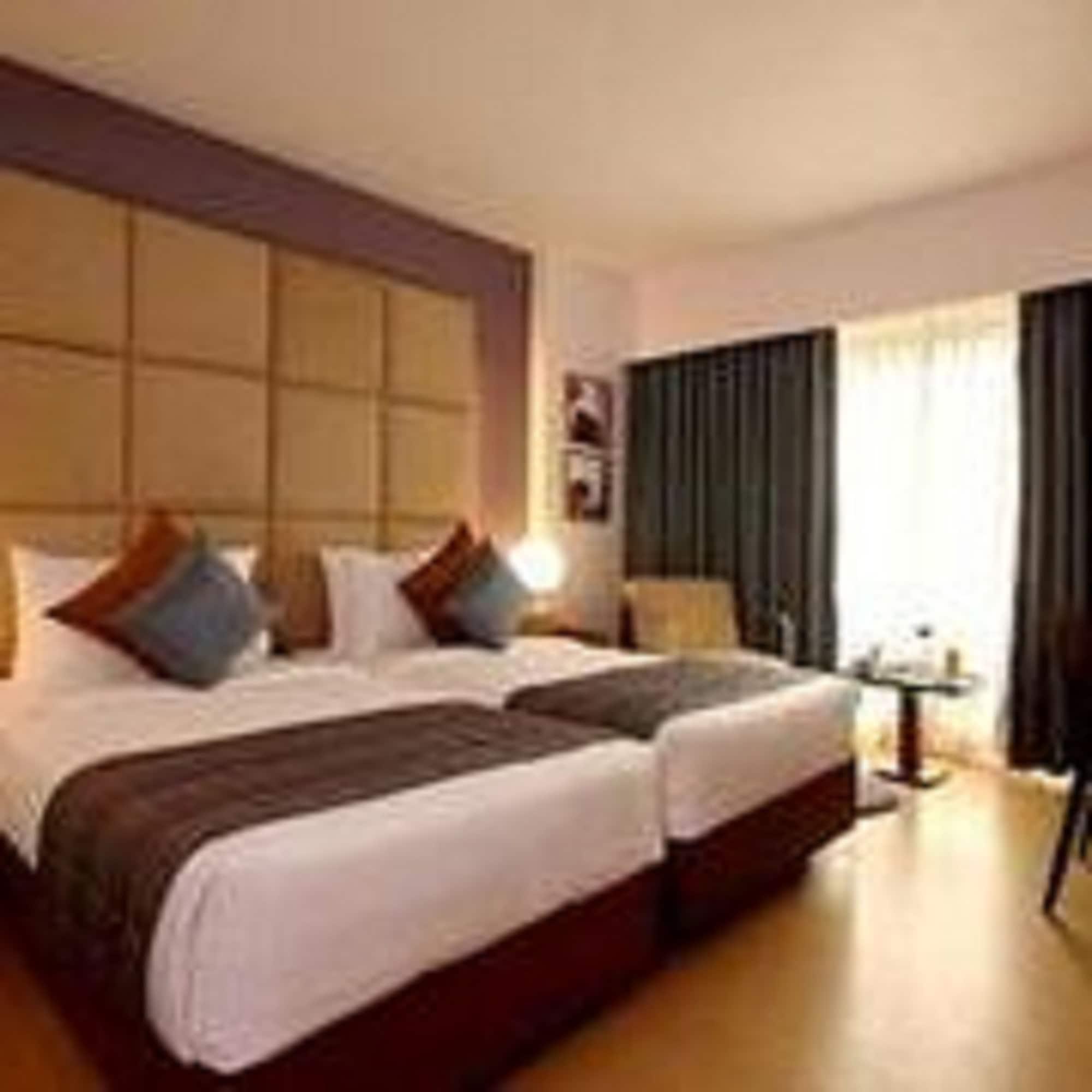 Yogi Executive, Navi Mumbai Hotel Eksteriør billede