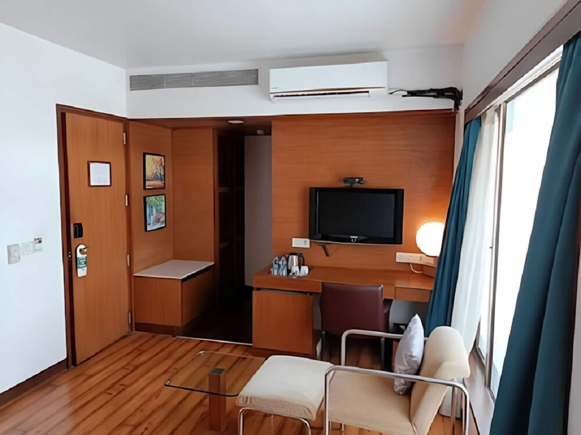 Yogi Executive, Navi Mumbai Hotel Eksteriør billede