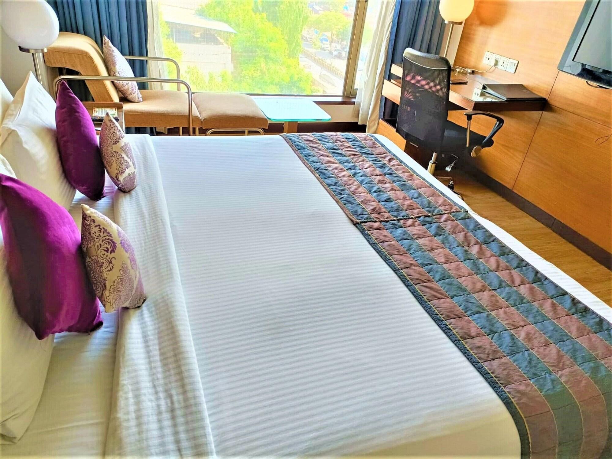 Yogi Executive, Navi Mumbai Hotel Eksteriør billede