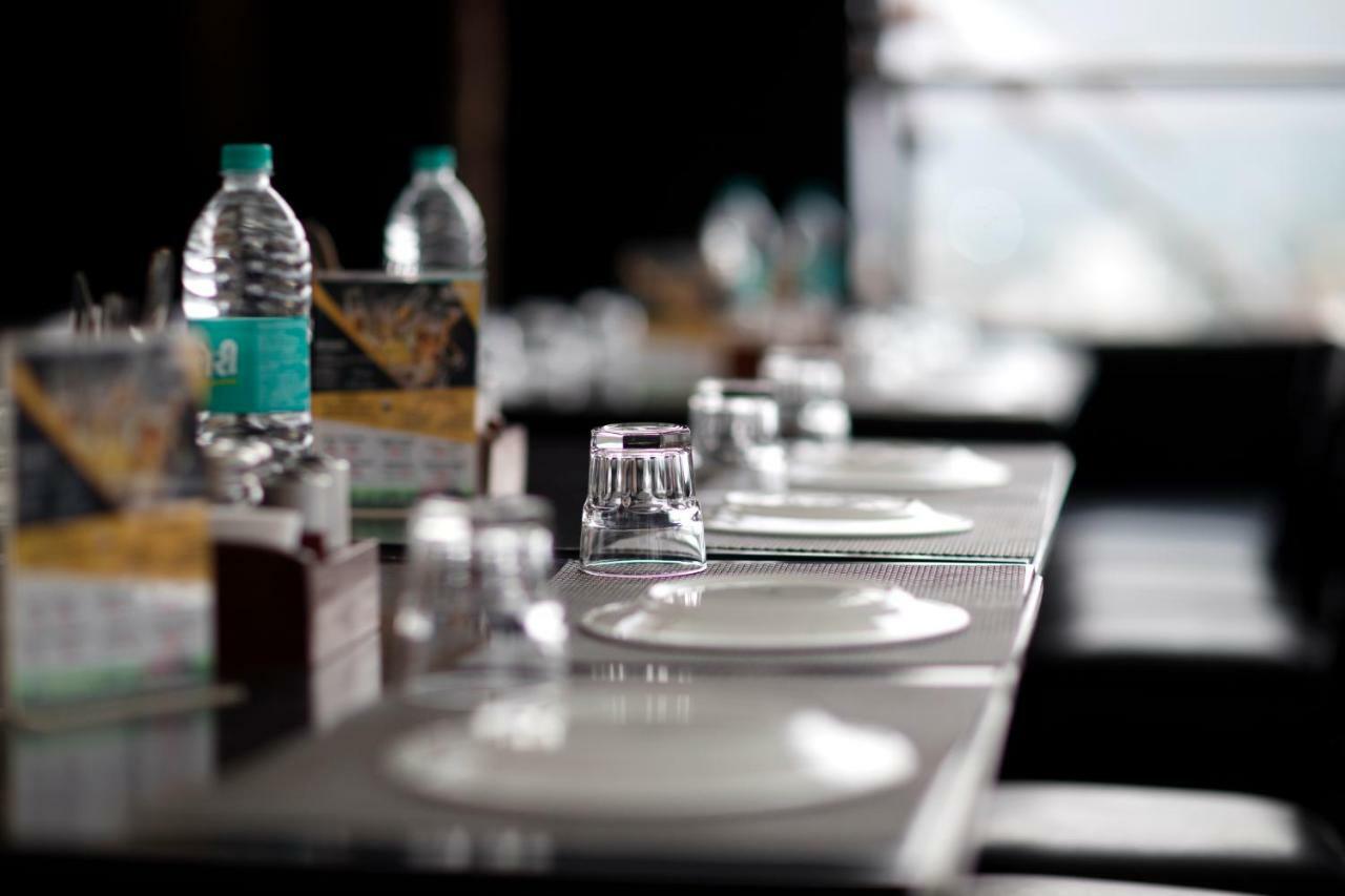 Yogi Executive, Navi Mumbai Hotel Eksteriør billede